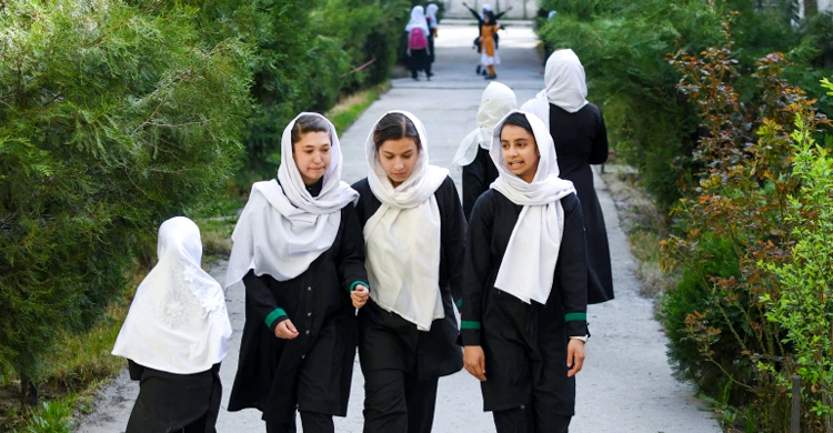 ‘আফগানিস্তানে মাধ্যমিকের নারী শিক্ষার্থীদের জন্য সুখবর আসছে’