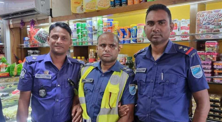নরসিংদীতে পুলিশের পোশাক পরে প্রতারণা, প্রতারক আটক