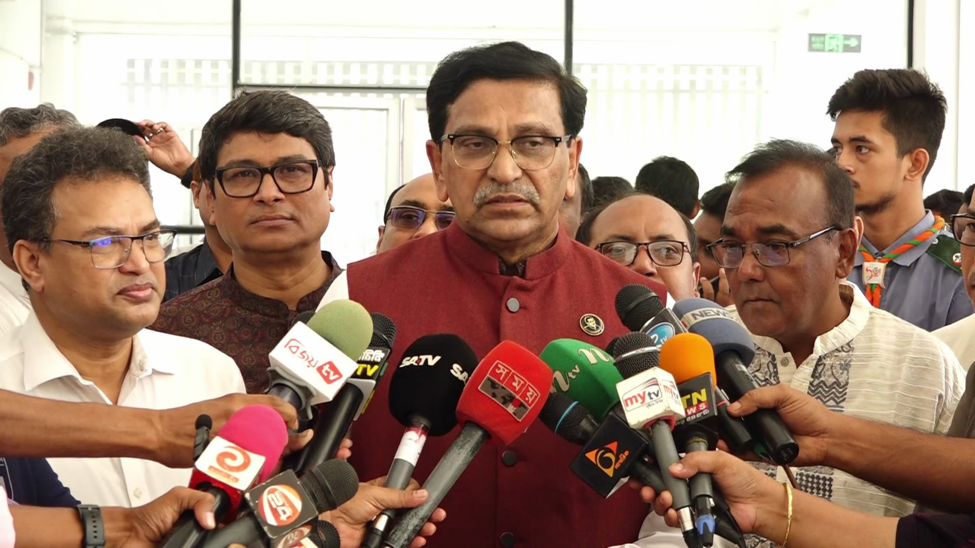 দুর্নীতিবাজদের বিরুদ্ধে সরকার খুবই কঠোর :  মাহবুবউল আলম হানিফ