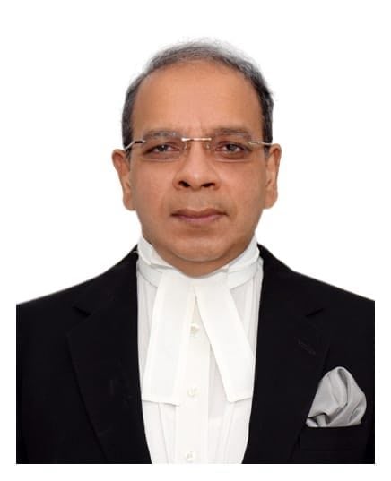 প্রধান বিচারপতি হিসেবে বিচারপতি সৈয়দ রেফাত আহমেদের শপথ গ্রহণ
