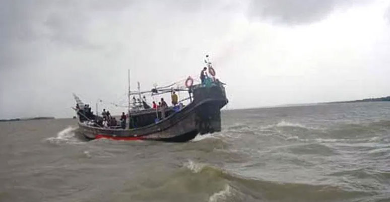 বাংলাদেশের সমুদ্রসীমায় দাপিয়ে বেড়াচ্ছে ভারতীয় জেলেরা