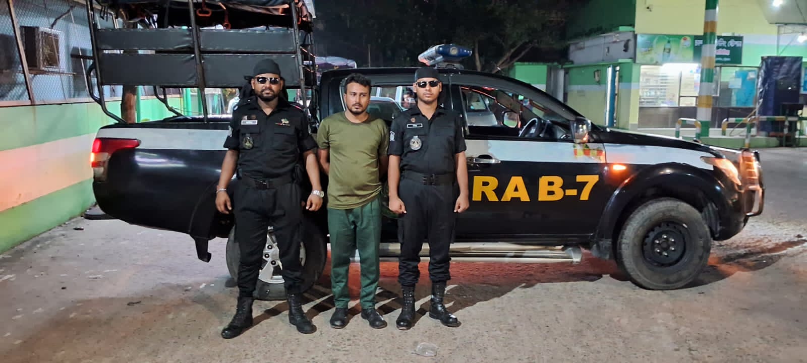 চট্টগ্রামে র‍্যাবের অভিযানে ধর্ষণ মামলার আসামি গ্রেফতার 