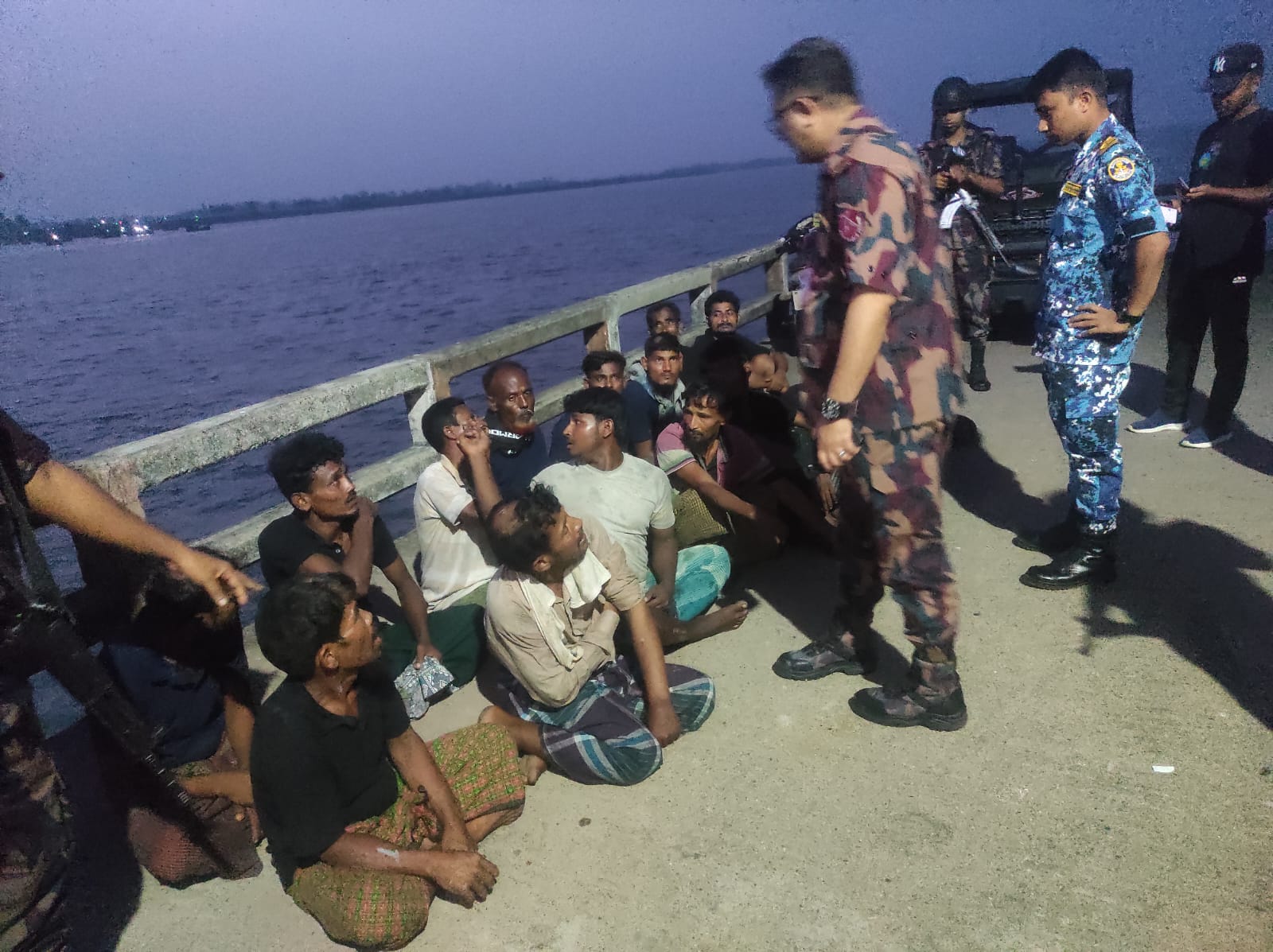 আরাকান আর্মি থেকে ১৬ জেলেকে ফেরত আনলো বিজিবি