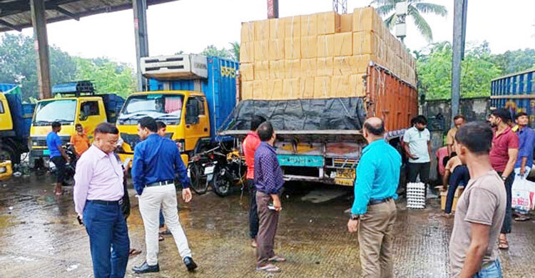 ভারত থেকে বেনাপোলে এলো আরও সোয়া দুই লাখ ডিম