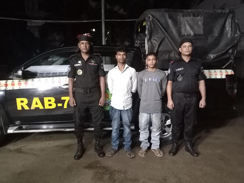 র‌্যাবের অভিযানে হত্যা মামলার পলাতক দুই আসামি গ্রেফতার