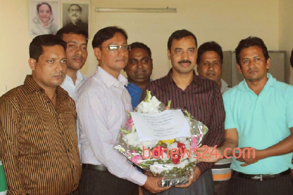অন্তর্বর্তীকালীন সরকারকে বিপাকে ফেলার ফাঁদ বরখাস্তকৃত জনপ্রতিনিধিদের মামলার হিড়িকের আশংকা