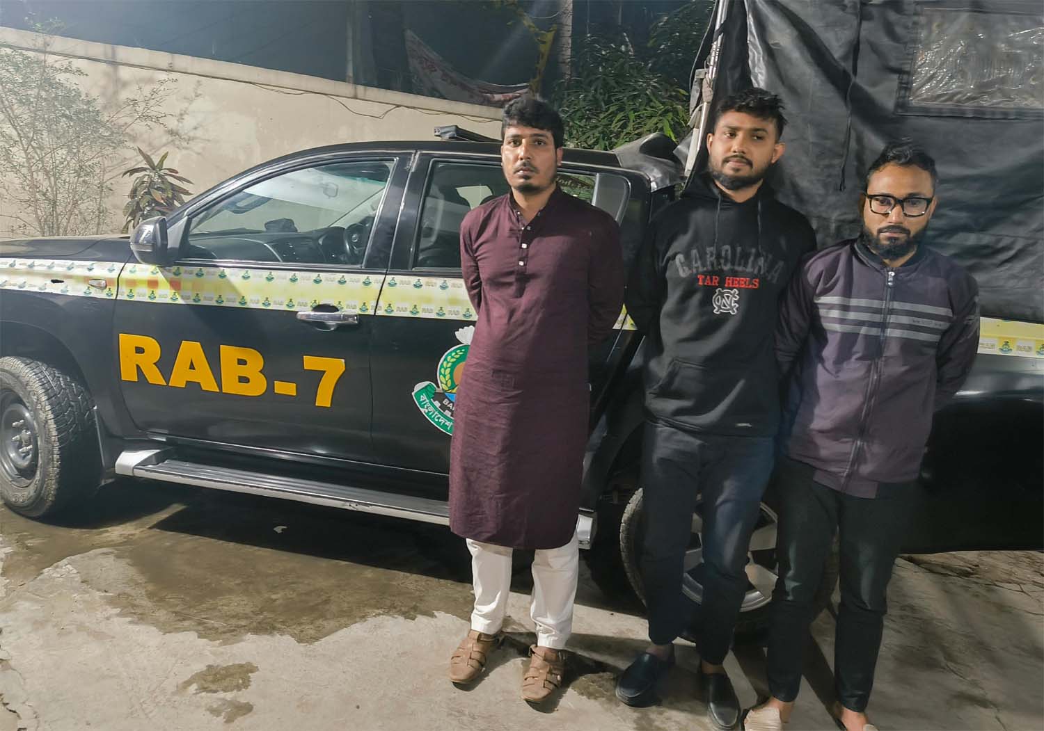 চট্টগ্রামে র‍্যাবের মাদক বিরোধী অভিযানে ৪৪০ ইয়াবা ট্যাবলেট উদ্ধার:গ্রেফতার ৩