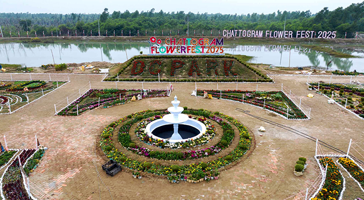 লাখো ফুলের মেলা ডিসি পার্কে 