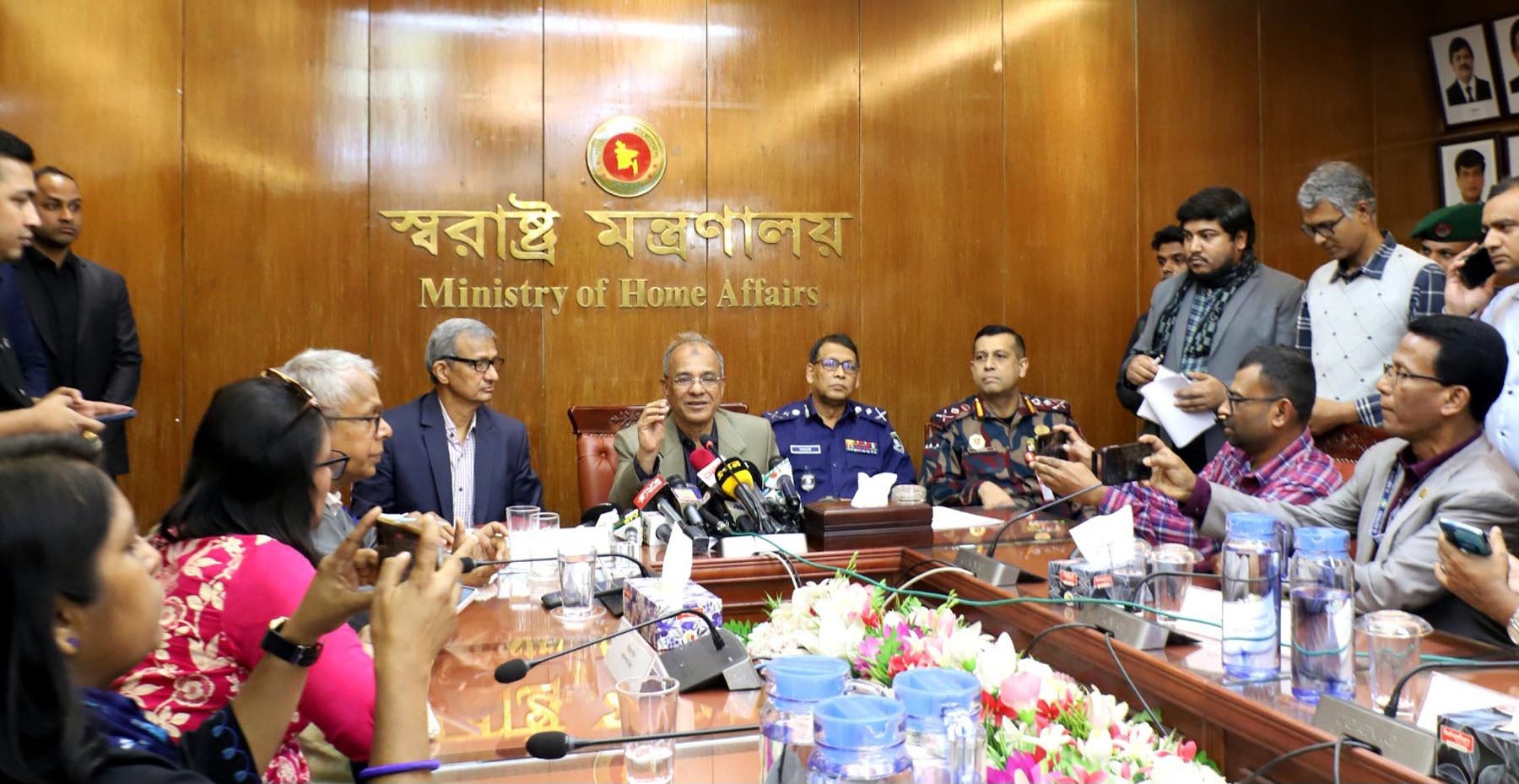 বিজিবির শক্ত অবস্থানের কারণে সীমান্তে বেড়া নির্মাণ বন্ধ রাখতে বাধ্য হয়েছে ভারত, স্বরাষ্ট্র উপদেষ্টা