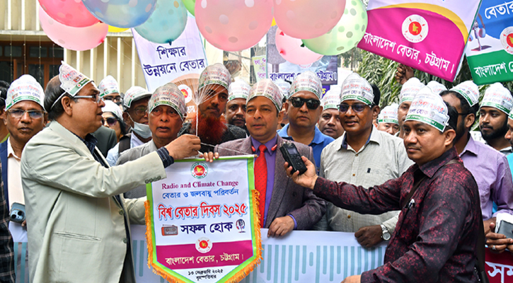 বেতার স্বাধীনতা যুদ্ধে ভূমিকা রেখেছে: বিভাগীয় কমিশনার