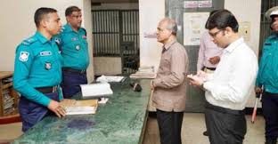 ভোরে স্বরাষ্ট্র উপদেষ্টার থানা পরিদর্শন, ২পুলিশ সাসপেন্ড