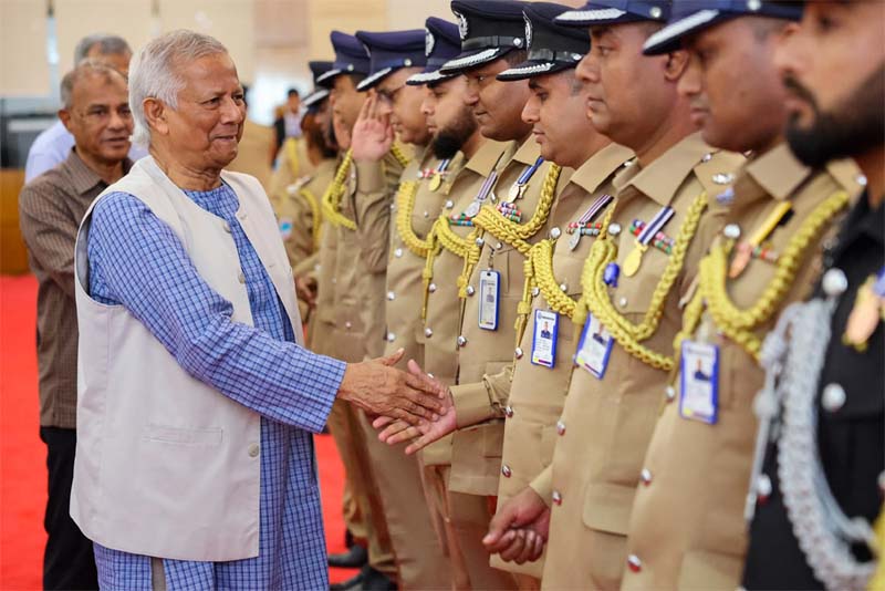 মানুষের আস্থা ফিরিয়ে আনতে পুলিশের প্রতি প্রধান উপদেষ্টার আহ্বান