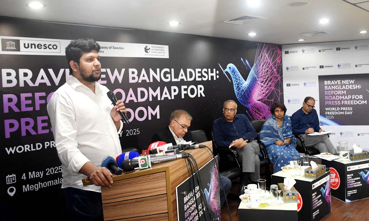 সংবাদমাধ্যম যত বেশি প্রশ্ন করবে রাষ্ট্রের দায়িত্বশীলরা তত সচেতন হবে, মাহফুজ আলম