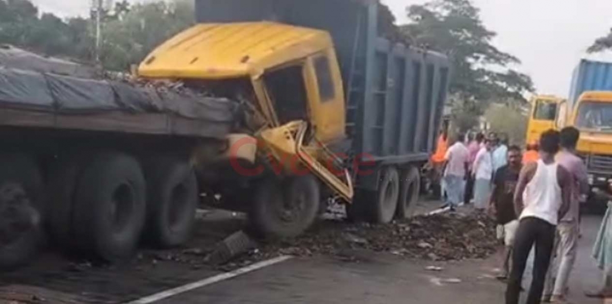 মিরসরাইয়ে চলন্ত লরির পেছনে ড্রামট্রাকের ধাক্কা, নিহত ২