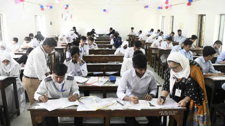 আজ এইচএসসি পরীক্ষা স্থগিত