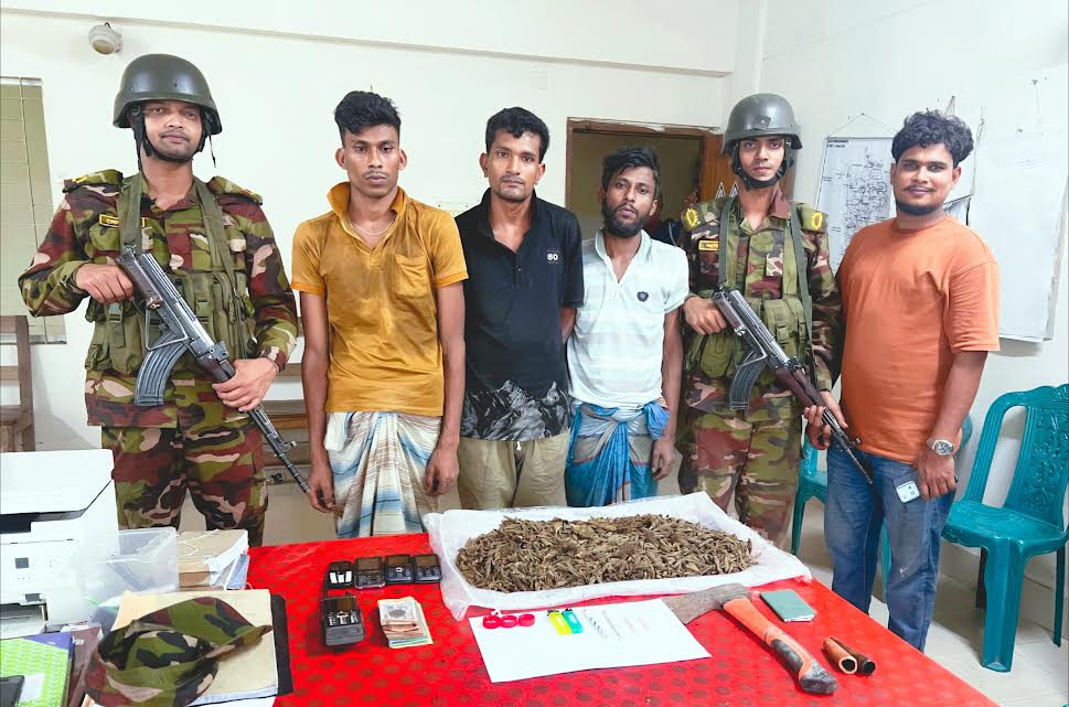 সরিষাবাড়ীতে সেনাবাহিনীর অভিযানে তিন মাদক ব্যবসায়ী আটক