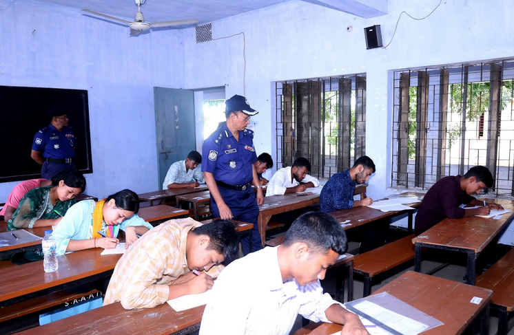 পুলিশের নিয়োগে আর্থিক লেনদেনের প্রমাণ পেলে প্রার্থীতা বাতিল