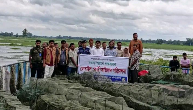ঠাকুরগাঁওয়ে  ৪ লাখ টাকার অবৈধ মাছ ধরা জাল জব্দ