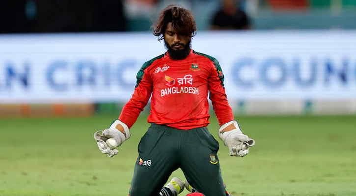 জাকেরের ব্যাটিংয়ে কোনো সমস্যা দেখছেন না সিমন্স