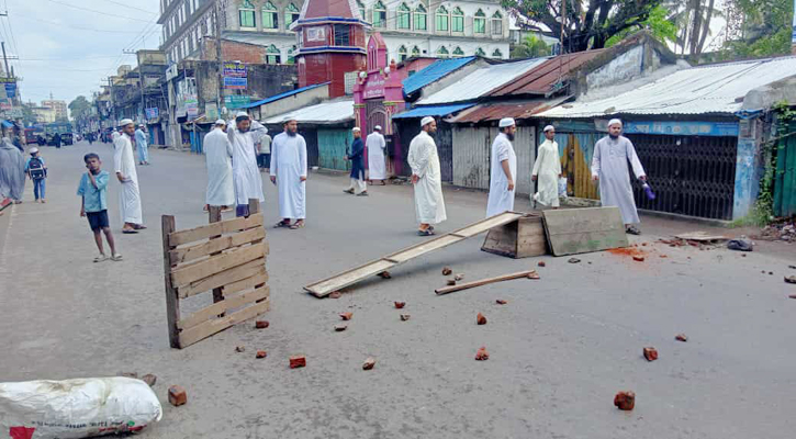 ক্ষতিপূরণের আশ্বাসে ৬ ঘণ্টা পর হেফাজতের অবরোধ প্রত্যাহার