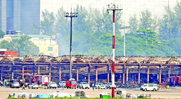 ব্যবসায়ীদের মাথায় হাত