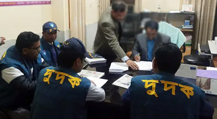 তিন জেলার হাসপাতাল-পাসপোর্ট অফিস-ব্যাংকে দুদকের হানা