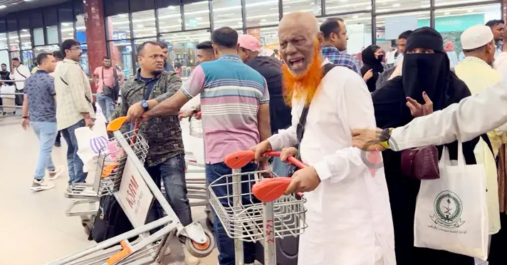 শাহজালাল বিমানবন্দরে ট্রলি নিয়ে চরম বিশৃঙ্খলা