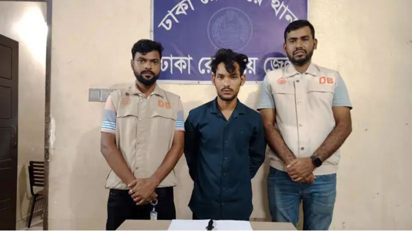ট্রেনের ছাদে ছিনতাই করতেন হত্যা মামলার আসামি