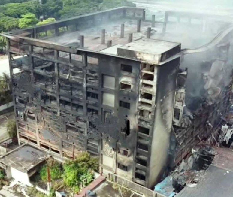 সিইপিজেডের কারখানা ভষ্মীভূত: অগ্নি নিরাপত্তা ‘সনদ নেই’, মানা হয়নি ‘বিল্ডিং কোড’