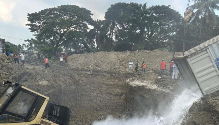 চট্টগ্রাম বন্দরে বিপজ্জনক ১৯ কন্টেইনারের পণ্য ধ্বংস