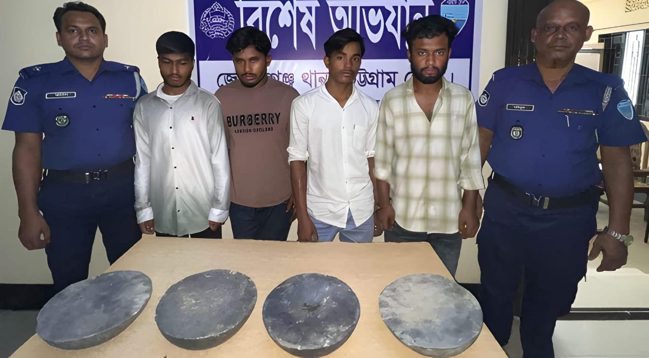 মিরসরাইয়ে অর্থনৈতিক অঞ্চলে চুরি হওয়া মালামাল জব্দ, গ্রেফতার ৪
