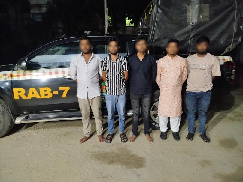 বারইয়ারহাটে র‍্যাবের মাদক বিরোধী অভিযানে ২৮ কেজি গাঁজা উদ্ধার, গ্রেফতার ৫