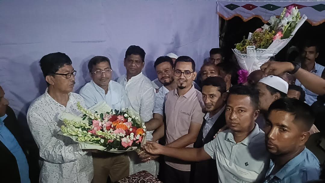 অ্যাড. দীপেন দেওয়ানের সাথে সাবেক প্যানেল মেয়র হেলালের মতবিনিময়