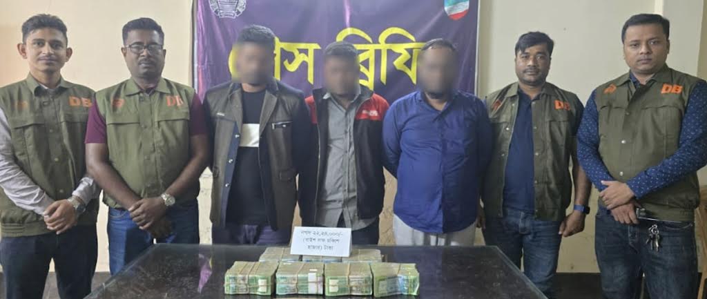 যশোরের নওয়াপাড়ার বঙ্গ ট্রেডার্সের আড়াই কোটি টাকা মূল্যের সার চুরি, তিন কর্মী আটক