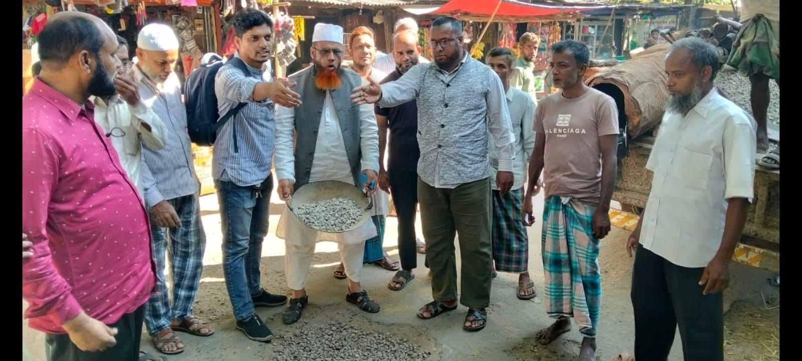 চট্টগ্রাম-১৩ আসনে জামায়াতের প্রার্থী মাহমুদুল হাছান চৌধুরীর উদ্যোগে আব্দুল করিম চৌধুরী সড়কে সংস্কার কাজ শুরু