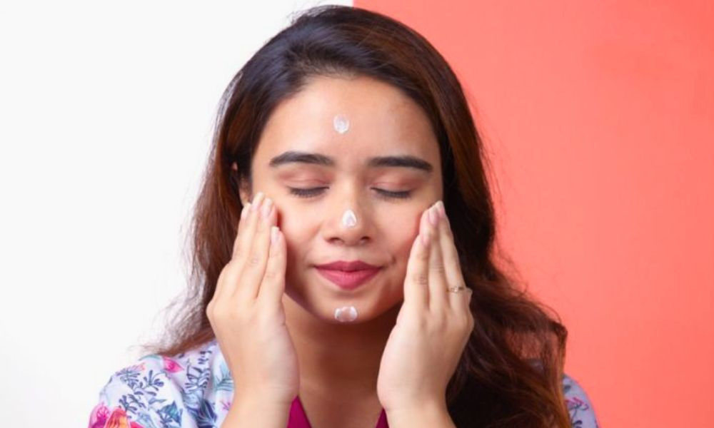 শীতে ত্বকের যত্ন নিতে গিয়ে এই ভুলগুলো করছেন না তো?