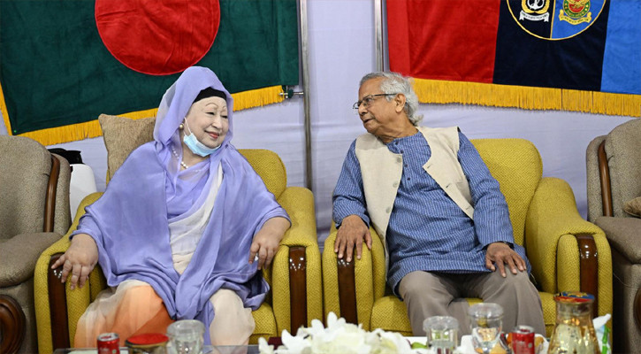 খালেদা জিয়ার জন্য দেশবাসীর কাছে দোয়া চাইলেন প্রধান উপদেষ্টা