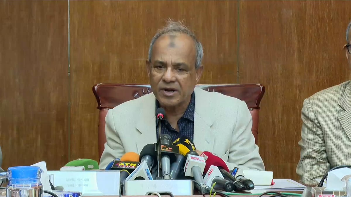 সেনাবাহিনীর ৫০ শতাংশ সদস্য মাঠ থেকে সরিয়ে নেওয়া হচ্ছে না : স্বরাষ্ট্র উপদেষ্টা