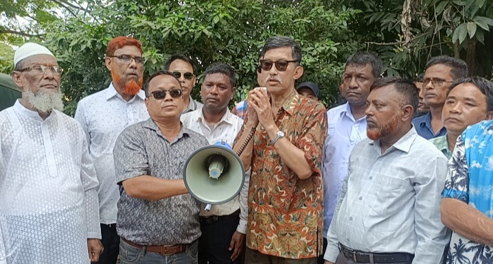 তারেক রহমানের বার্তা নিয়ে কুতুকছড়ি হাটে দীপেন দেওয়ান
