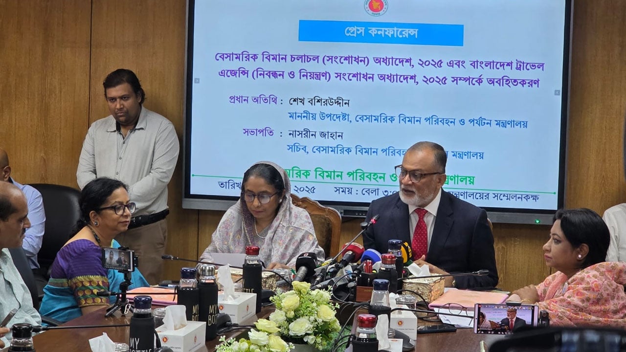 বিমানের টিকিটে দুর্বৃত্তায়ন: ১০ লক্ষ টাকা অর্থদণ্ড, এক বছর কারাদণ্ড
