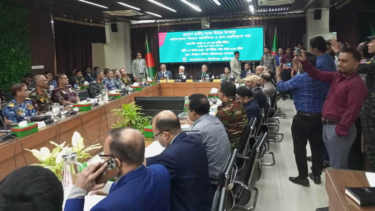 তফসিলের আগে ফের আইন-শৃঙ্খলা বাহিনীর সঙ্গে বৈঠকে ইসি