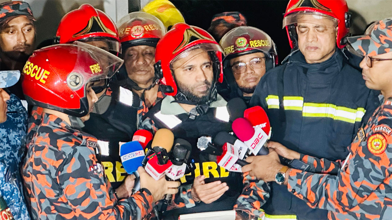 কড়াইলে ১৫০০ ঘর আগুনে পুড়েছে,হতাহতের খবর নেই : ফায়ার সার্ভিস