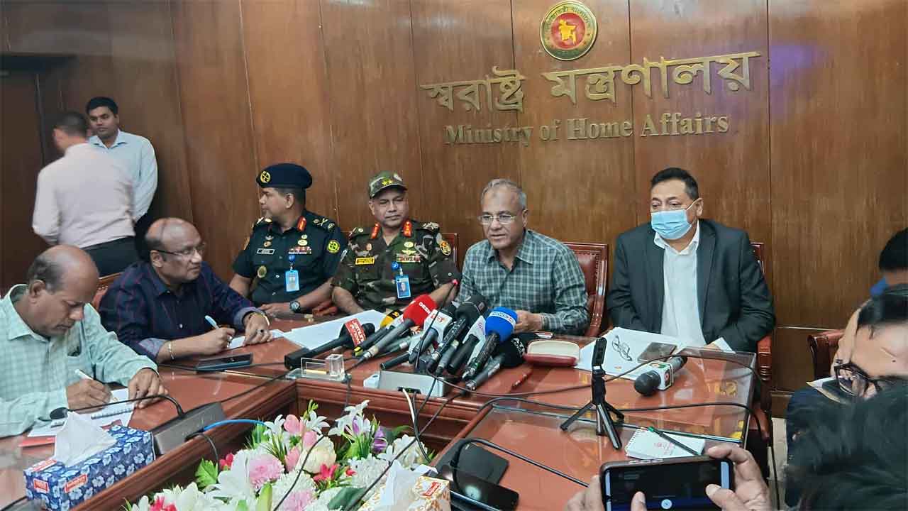 ১৩ নভেম্বর ঘিরে শক্ত অবস্থানে থাকবে পুলিশ, বাড়ানো হয়েছে প্যাট্রোলিং : স্বরাষ্ট্র উপদেষ্টা 
