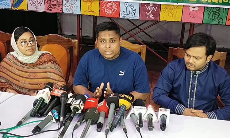 গণভোট ও জুলাই সনদ বাস্তবায়ন প্রধান উপদেষ্টাকেই করতে হবে: হাসনাত আব্দুল্লাহ