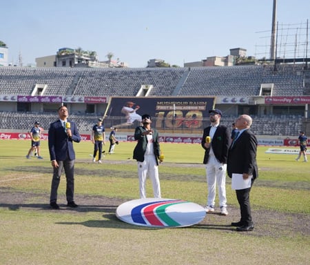 মুশফিকের শততম টেস্টে টস জিতে ব্যাটিংয়ে বাংলাদেশ