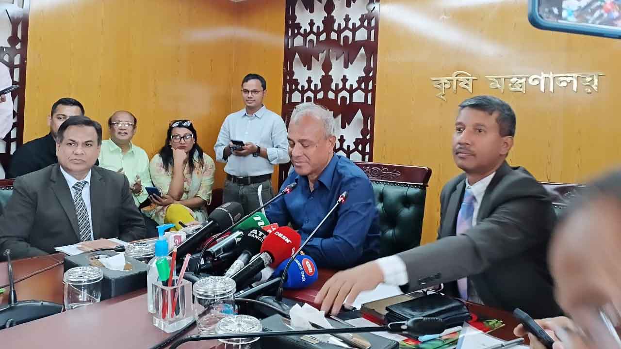 এসপি নিয়োগে তিনটি ক্যাটাগরি, বাদ পড়েননি মেধাবীরা : স্বরাষ্ট্র উপদেষ্টা