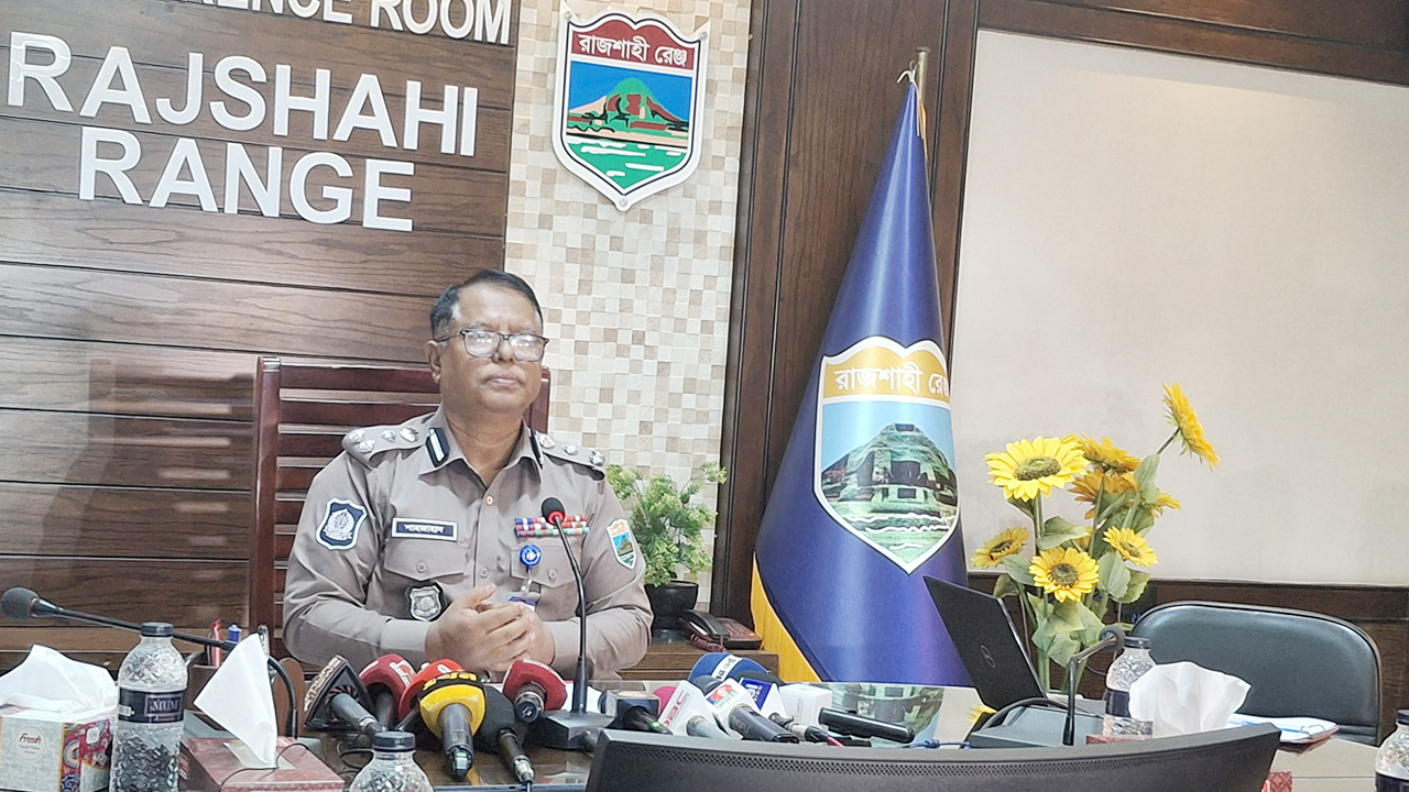 দেশি-বিদেশি অস্ত্র ও মাদক উদ্ধার , নাটোর ও পাবনায় বিশেষ অভিযানে গ্রেপ্তার ৭২