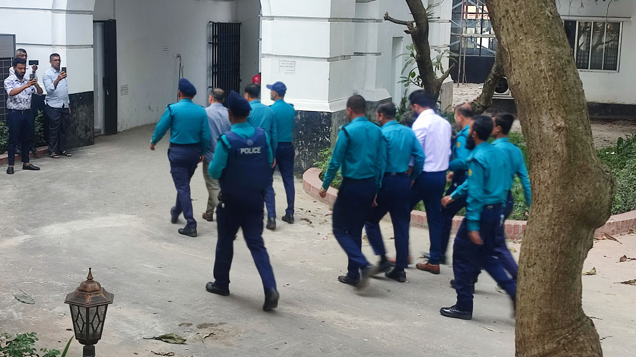 রামপুরায় ২৮ হত্যা : বিজিবি কর্মকর্তা রেদোয়ানুলসহ চারজনের অভিযোগ গঠনের শুনানি ৪ ডিসেম্বর