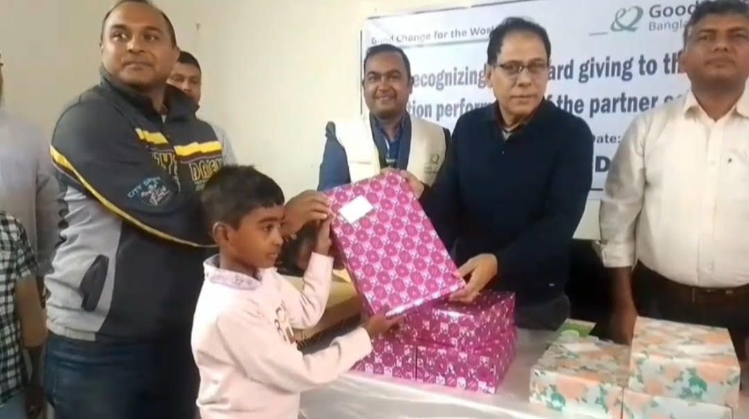 কুড়িগ্রামে দক্ষ শিক্ষক ও কৃতি শিক্ষাথীকে পুরস্কার সামগ্রী বিতরণ 