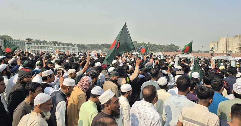 শহীদ হাদির জানাজা: মানিক মিয়া অ্যাভিনিউতে জড়ো হচ্ছেন সর্বস্তরের মানুষ
